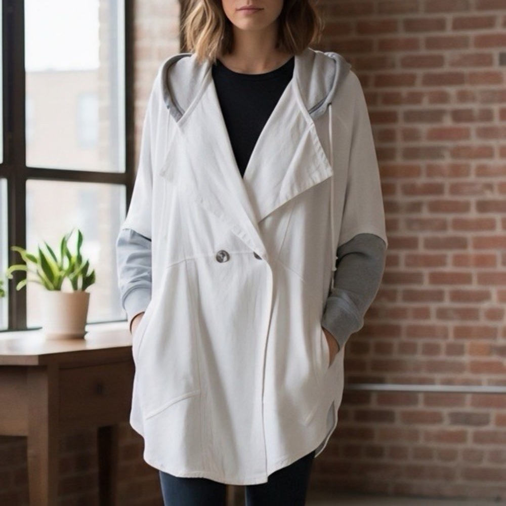 Free People Oversized M/L Cape Style Hooded Poncho w Front Buttons in White/Gray